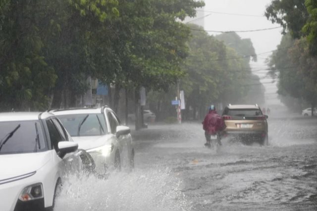 Cảnh báo mưa dông mạnh ở Nam Bộ, nước sông Đồng Nai lên cao